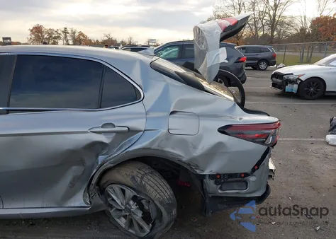 2022 Toyota Camry Le z USA, uszkodzony, nr VIN 4T1C11AK9NU064923
